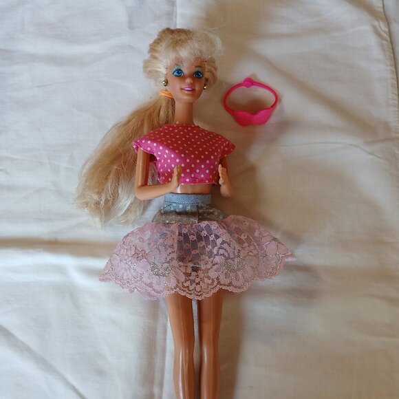 1976 Mattel Barbie Blonde Hair & Blue Eyes Twist & Turn at Waist - Knees Bend - Picture 2 of 12